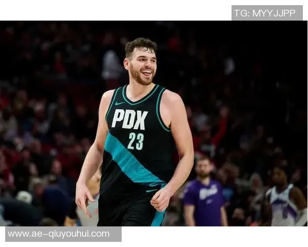 克林根表现出色14投7中砍下18分11篮板4助攻正负值高达16分助球队获胜