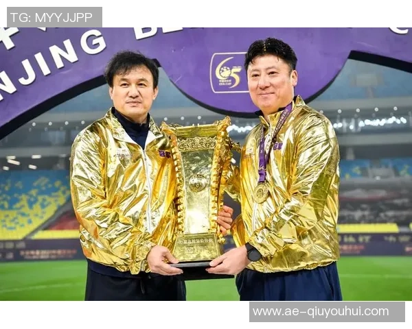 山东泰山庆祝成立32周年五次夺顶级联赛冠军八次捧足协杯奖杯