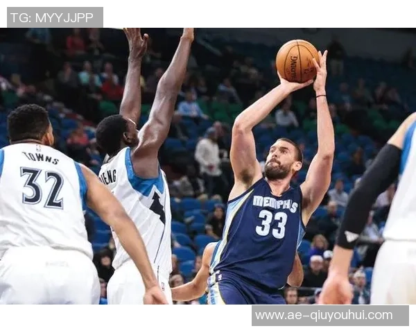 库里谈勇士交易动态表示期待波津加盟并理解截止日的复杂性