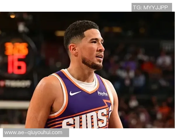 布克首节狂砍20分半场16中10轰下27分展现无解状态助力球队争胜