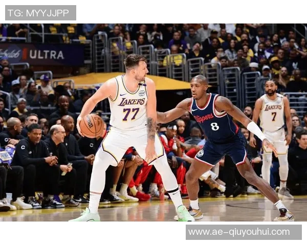 夸梅直言东契奇进攻尚可但防守不足超巨若无防守何谈伟大 夸梅直言东契奇进攻尚可但防守不足超巨若无防守何谈伟大