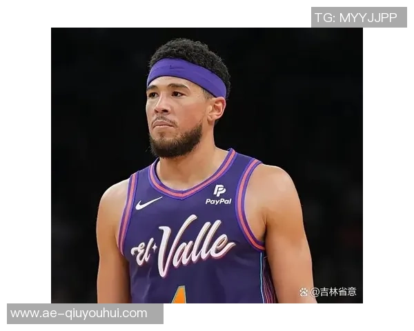 布克谈球队信任建立过程强调夏季训练的重要性与团队凝聚力